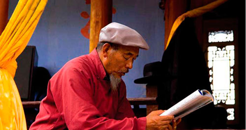 go to "Old man reading" Black Dragon Pool, Yunnan, China, image page