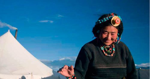 go to "Nomad woman and her tent" Darchen, M. Kailash, Western Tibet, image page